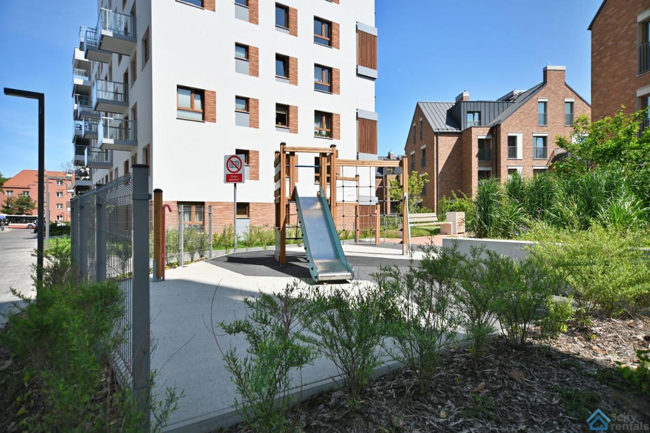 Beige 3City Apartment With Parking In Gdansk By Noclegi Renters Buitenkant foto