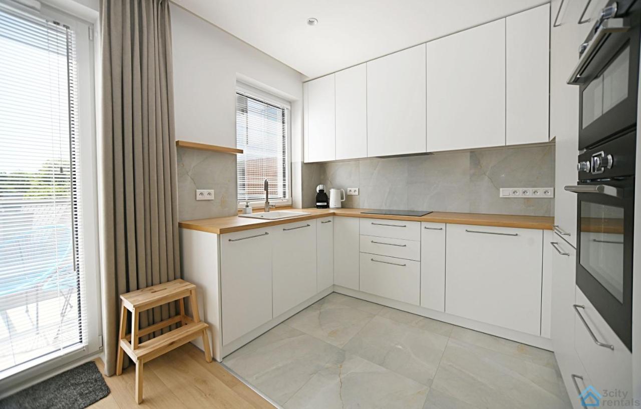 Beige 3City Apartment With Parking In Gdansk By Noclegi Renters Buitenkant foto