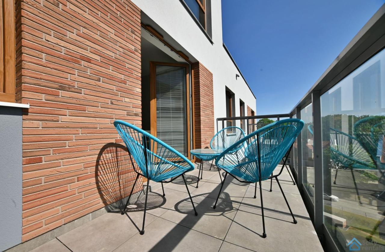 Beige 3City Apartment With Parking In Gdansk By Noclegi Renters Buitenkant foto