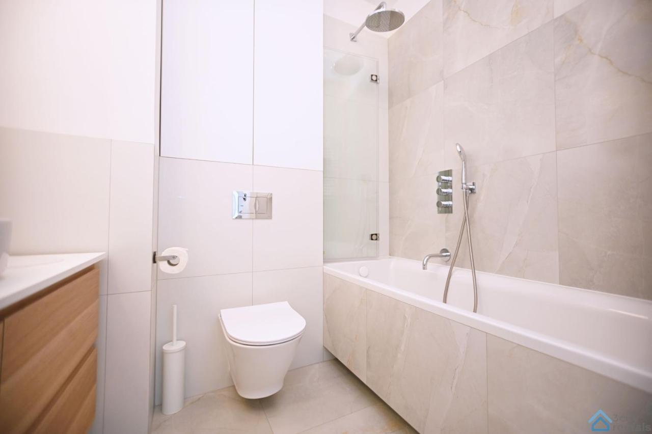 Beige 3City Apartment With Parking In Gdansk By Noclegi Renters Buitenkant foto