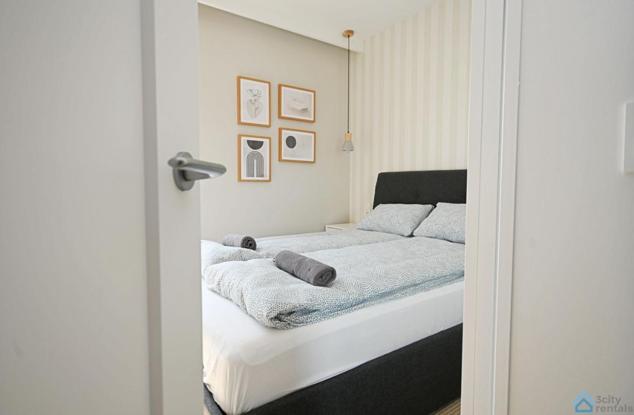 Beige 3City Apartment With Parking In Gdansk By Noclegi Renters Buitenkant foto
